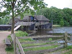 ungarische schwimmende Mühle